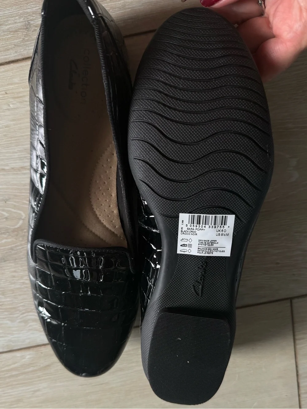 New Clarks Sara Poppy Croc-Embossed Patent leather loafers - preppy, fall trend